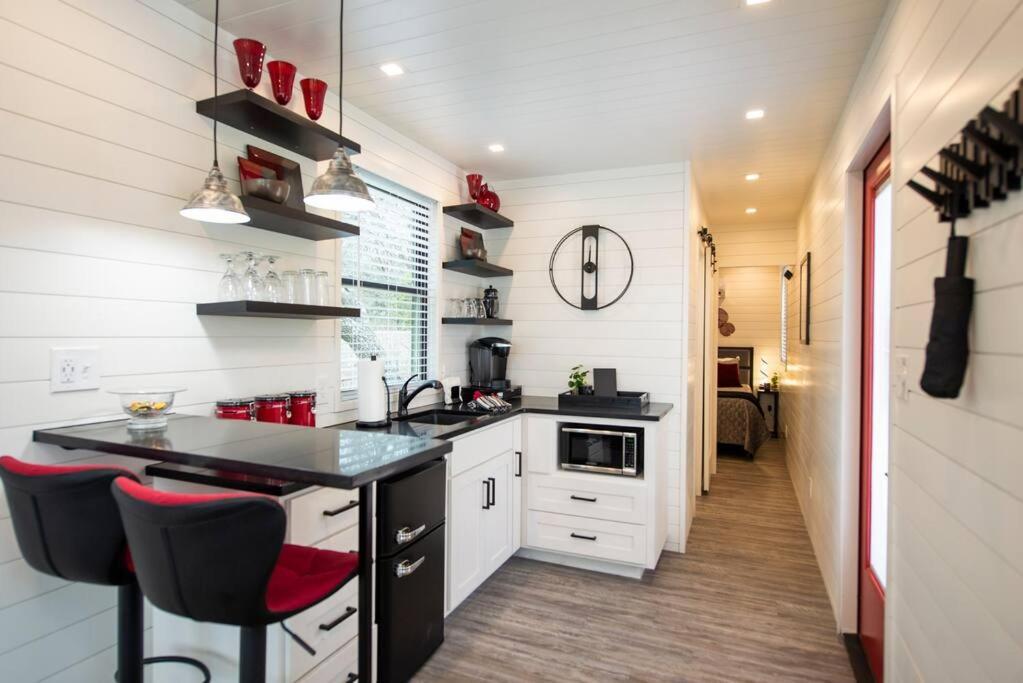 The Merlot House-Container Home 12 Min To Magnolia Bellmead Exteriér fotografie