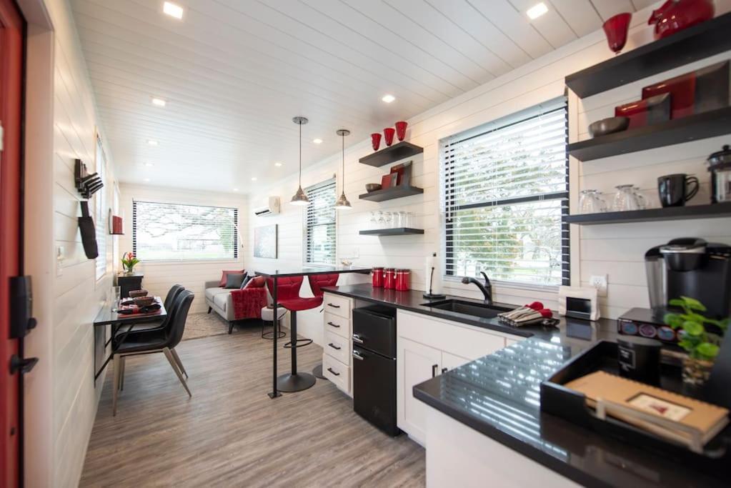 The Merlot House-Container Home 12 Min To Magnolia Bellmead Exteriér fotografie